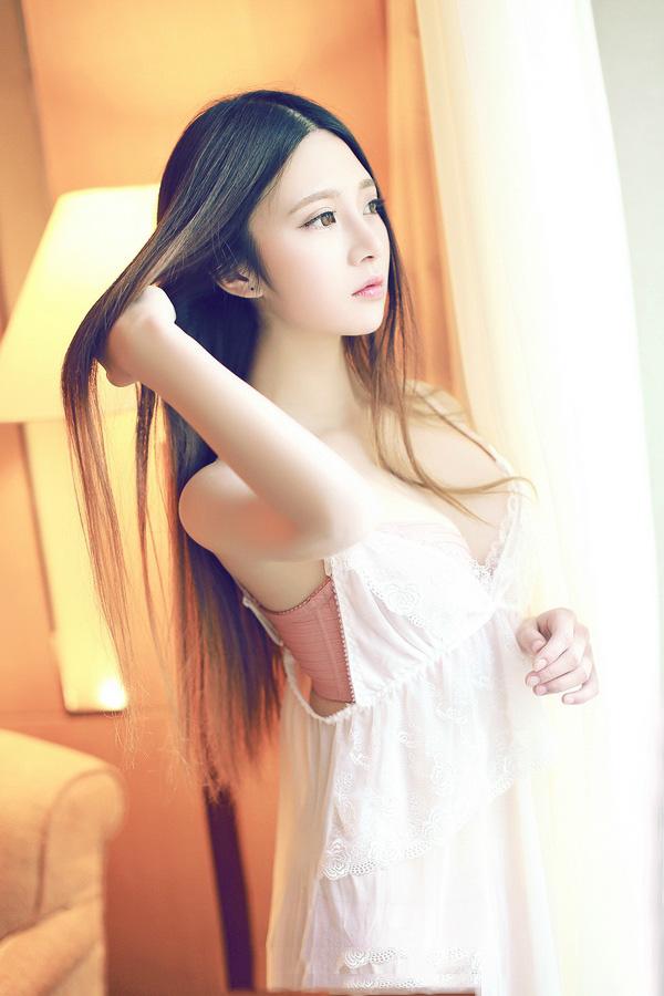 长发美女性感睡衣写真