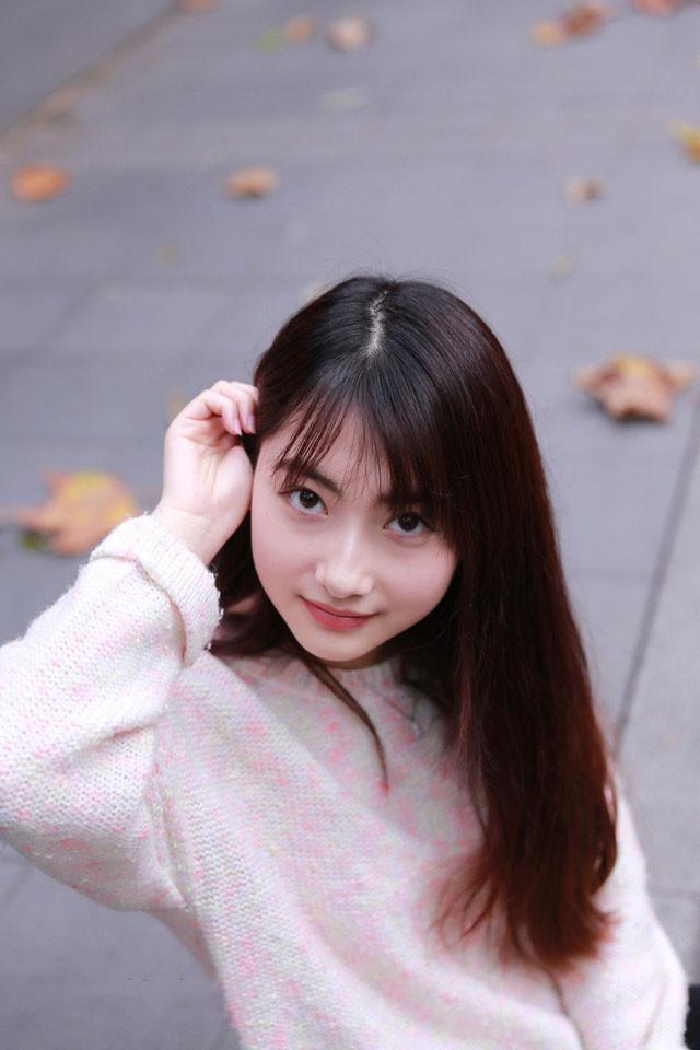 美丽动人的气质少女