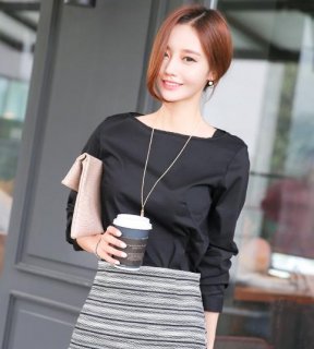 <b>风姿卓越的黑丝美女</b>
