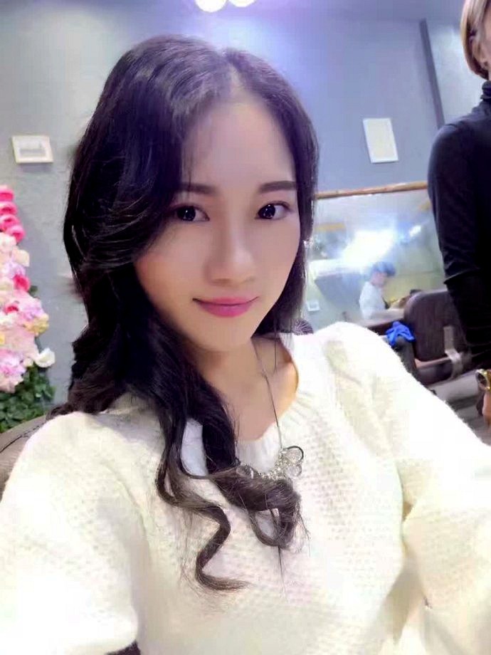 时尚女性职业套装和生活照