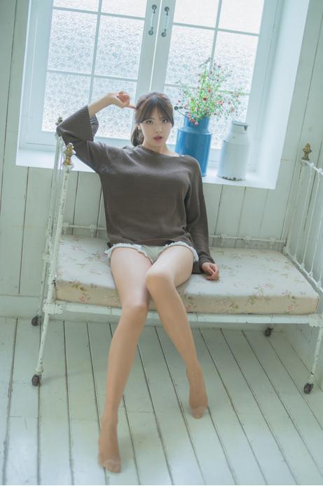 极品女神逆天长腿肉色丝袜写真