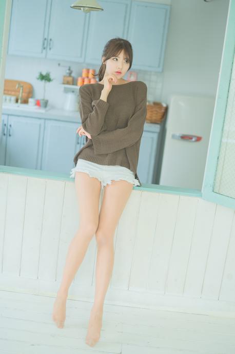 极品女神逆天长腿肉色丝袜写真