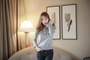白皙气质美女书香气息