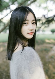 美乳内衣美眉私房床上诱人写真